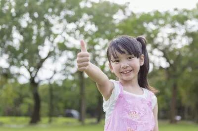 对于幼儿园从未接触过英语的一年级学生，有没有好的建议来培养学习英语的习惯？